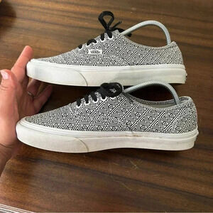 Vans Unisex Geometric Triangle Black and White Athletic Shoes